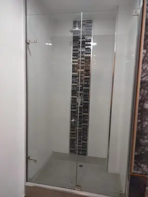 a shower with a glass door in a room at DEPARTAMENTO RECAVARREN (SURQUILLO/MIRAFLORES) in Lima
