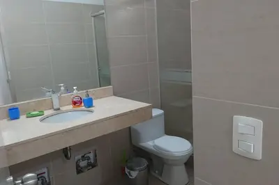 a bathroom with a sink and a toilet and a mirror at Elegante Flat en inmejorable ubicación - San Isidro in Lima