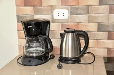 a coffee maker and a blender sitting on a counter at Departamento Hermoso en Residencial - Huacachina in Ica