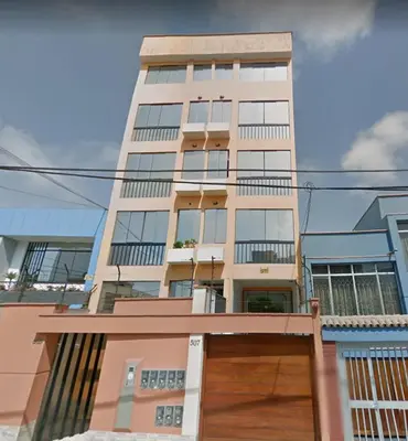 a tall building with a lot of windows at Hermoso departamento en pueblo libre cerca al aeropuerto in Lima
