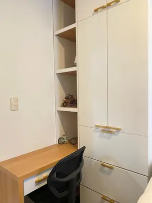 a bedroom with a desk and a black chair at HABITACIÓN EN EDIFICIO CENTRO COLONIAL- Cerca al centro histórico in Lima