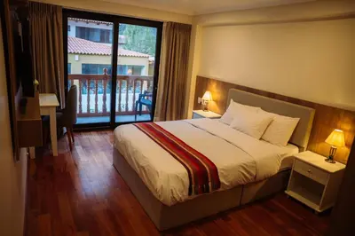 a bedroom with a bed with a view of a balcony at Tikawasi ollanta 2 incluye transporte o recojo a la estacion de tren in Ollantaytambo