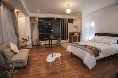 a bedroom with a bed and a couch and a table at Florez de la Villa in Huaran