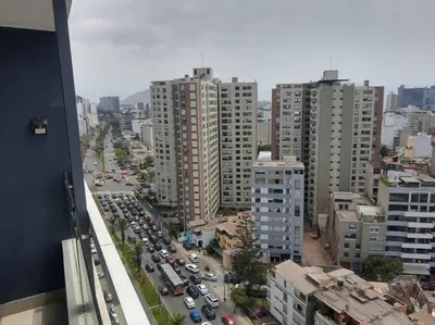 an aerial view of a city with cars on a street at Encantador apartamento en Miraflores in Lima