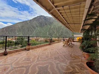 a balcony with a view of a mountain at Hostal EL VIAJERO en Ollantaytambo in Ollantaytambo