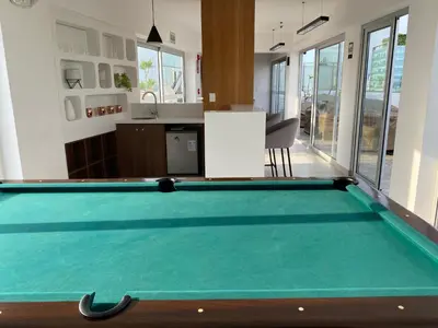 a pool table in the middle of a living room at Moderno departamento Miraflores 360 in Lima