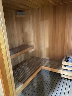 a small wooden sauna with wooden shelves in it at Hermoso apartamento con piscina Miraflores- Canvas in Lima