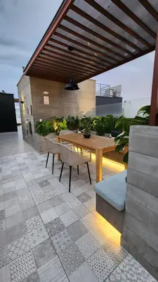 a patio with a table and chairs on a building at Depa acogedor en el corazón de la ciudad in Lima