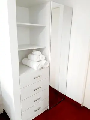 a closet with white cabinets and white towels at Hermoso apartamento Unidos En Familia en JESÚS MARÍA in Lima