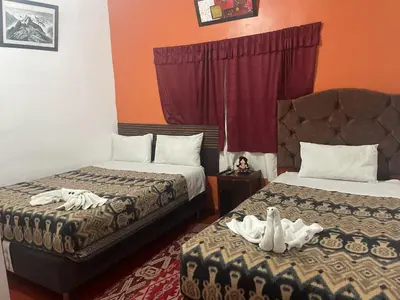 a hotel room with two beds and a window at Mundo Viajero Saphy in Cusco