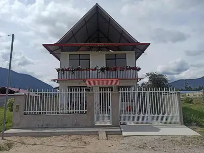 a small house with a white fence in front of it at Hermosa y espléndida casa en Oxapampa in Oxapampa