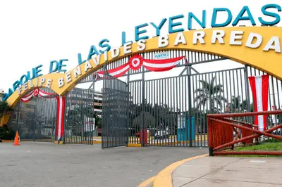 a gate with a sign that reads angel of los angeles enforced at Moderno Apartamento en Condominio Alto Venezuela in Lima