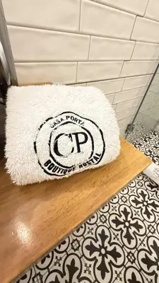 a white rug on a wooden shelf in a bathroom at Casa Porta in Lima