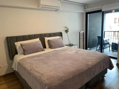 a bedroom with a large bed with two pillows at Apartamento en Miraflores con AC in Lima